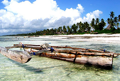 Dhow traditionnel à la plage de Matemwe