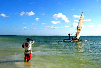 Un dhow sur une plage de Zanzibar