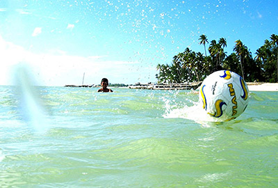 Zanzibar avec des enfants : jeu aquatique